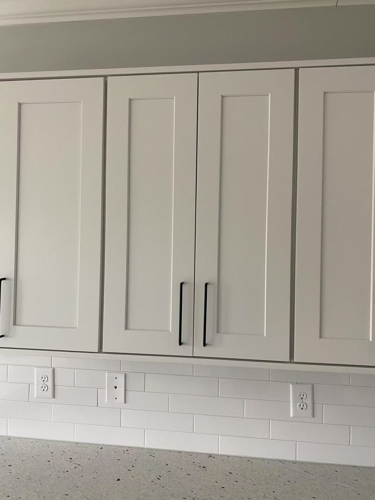 Modern Classic white shaker kitchen cabinet Solid Wood Cabinetry - Timeless Design for Contemporary Spaces
