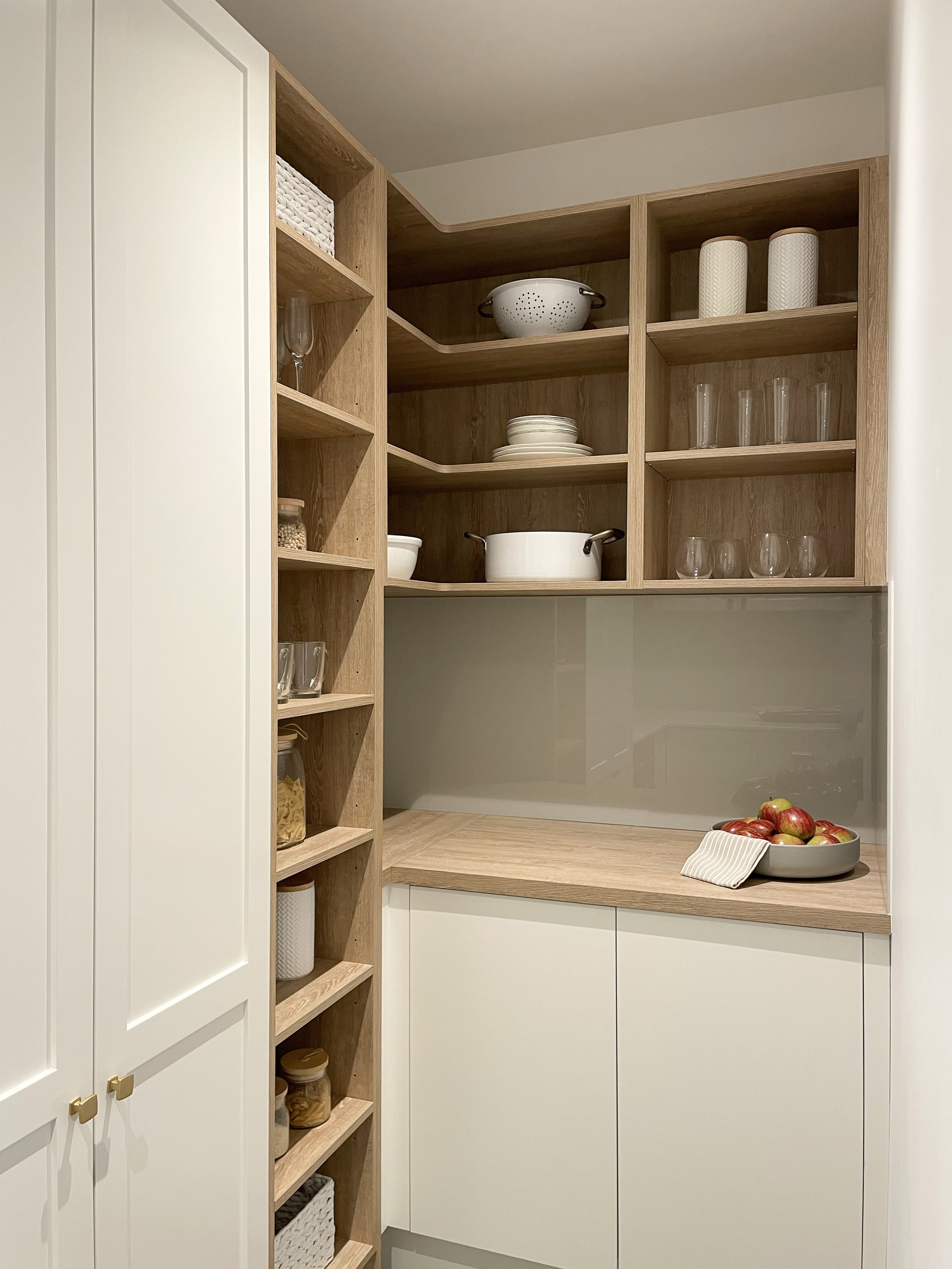 Modern Classic white shaker kitchen cabinet Solid Wood Cabinetry - Timeless Design for Contemporary Spaces