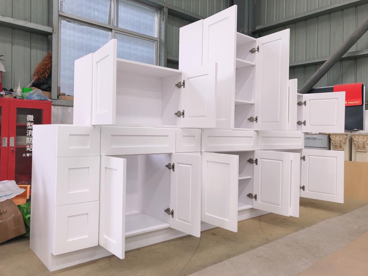Modern Classic white shaker kitchen cabinet Solid Wood Cabinetry - Timeless Design for Contemporary Spaces